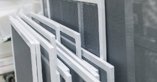 Москитные сетки на пластиковые окна Брянск купить по цене от 931 руб.